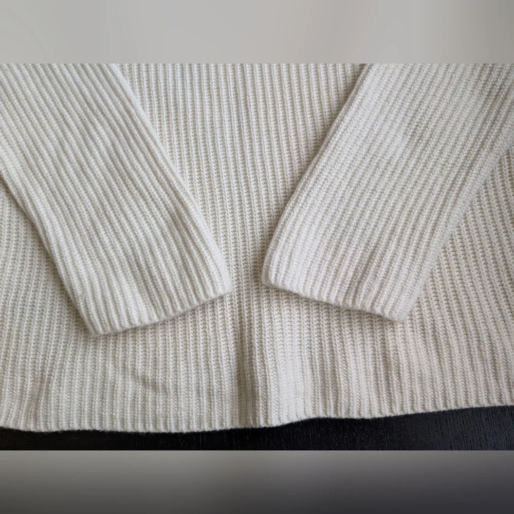 VINCE Ribbed Raglan Crew Sweater in Ivory - Picture 8 of 16